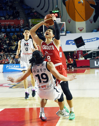 [포토]SK 안영준, KT 카굴랑안의 파울에도...