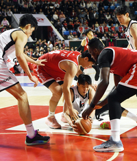 [포토]KT 정창영, 내 공이야!