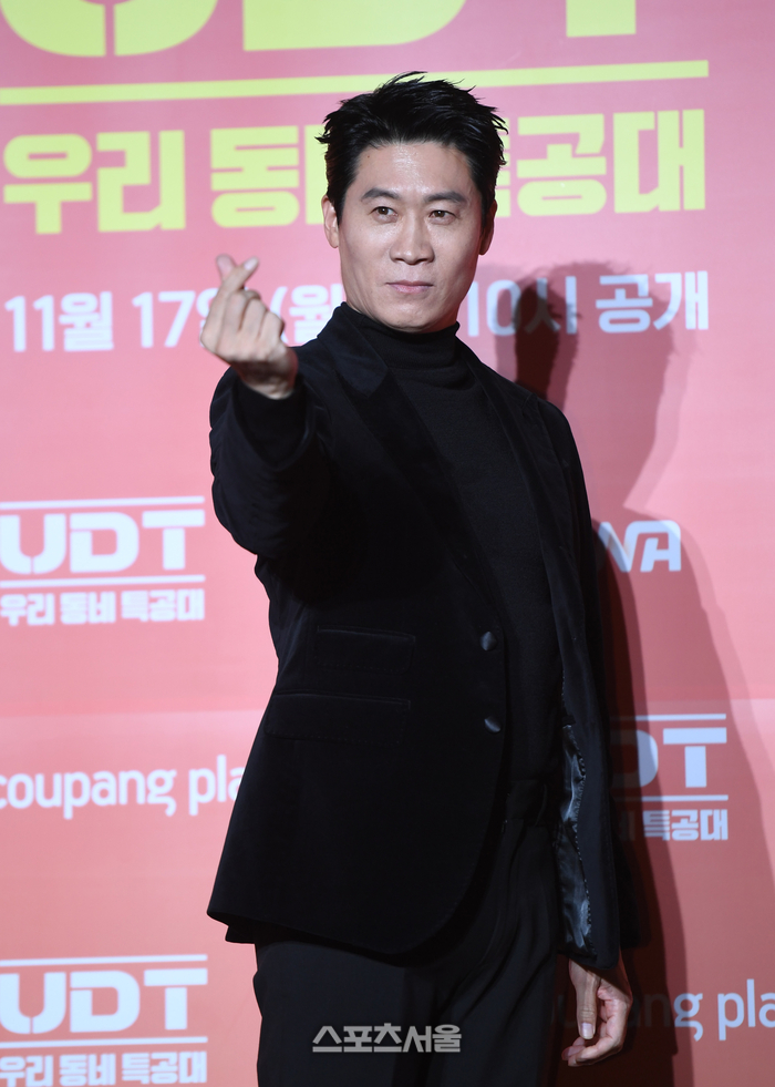 [포토] 진선규 ‘섬뜩한 하트’