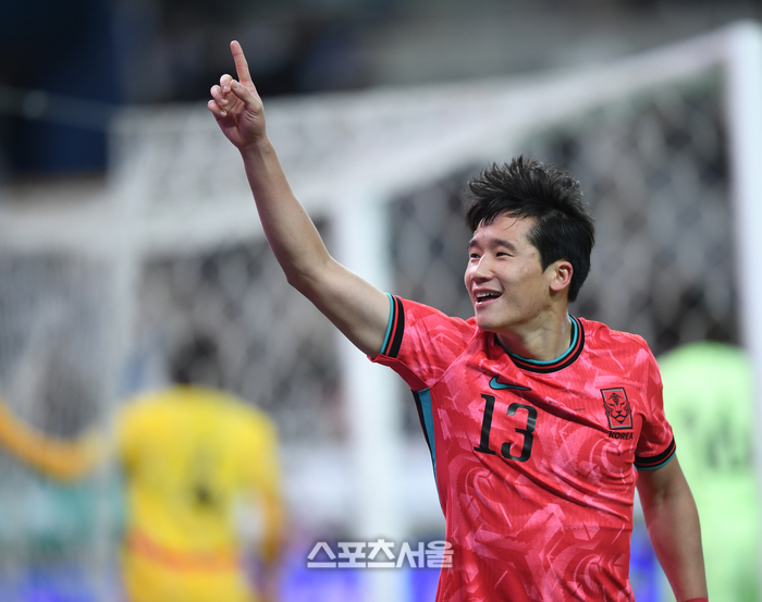 [포토] 선제골 넣은 이태석