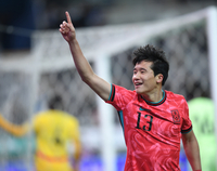 이강인 왼발 택배 ‘크로스’→이태석 헤더로 A매치 ‘데뷔골’…홍명보호, 답답했던 공격 ‘혈’ 뚫었다[가나전 현장]