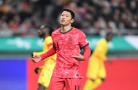 [포토] 황희찬 ‘PK를 실패하고 말았어’