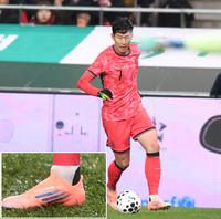 [포토] ‘137+CAPS’ 헌정 축구화 신고 경기 뛰는 손흥민