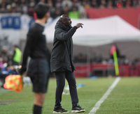 [포토] 작전 지시하는 오토 아도 가나 감독