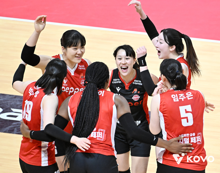 다시 연승 올라탄 페퍼저축은행, 현대건설 잡고 시즌 6승째...안방 5전 전승 '불패'