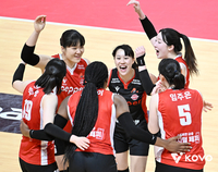 다시 연승 올라탄 페퍼저축은행, 현대건설 잡고 시즌 6승째…안방 5전 전승 ‘불패’