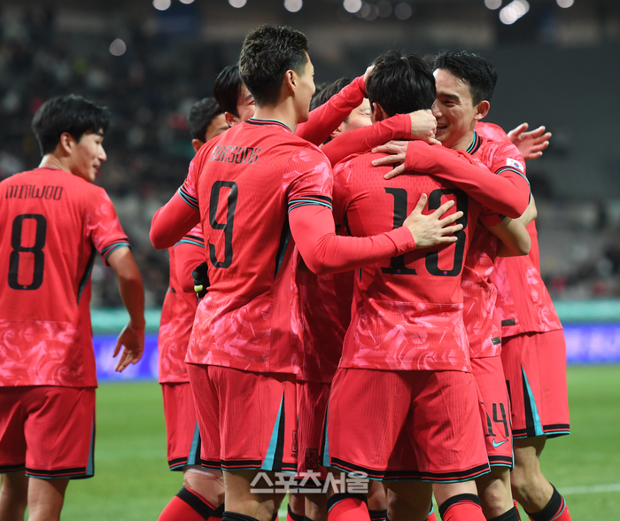 [포토] 골 넣고 환호하는 이태석