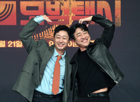 [포토]함께 하트 만들어 보이는 배유람-장혁진