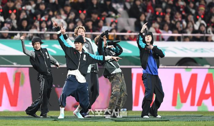 [포토] 축하 공연하는 코르티스