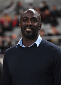 [포토] 그라운드 응시하는 가나 아도 감독