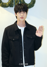 “범죄인 줄 몰랐다…분하다” BTS 진 강제추행 日여성, 결국 재판행