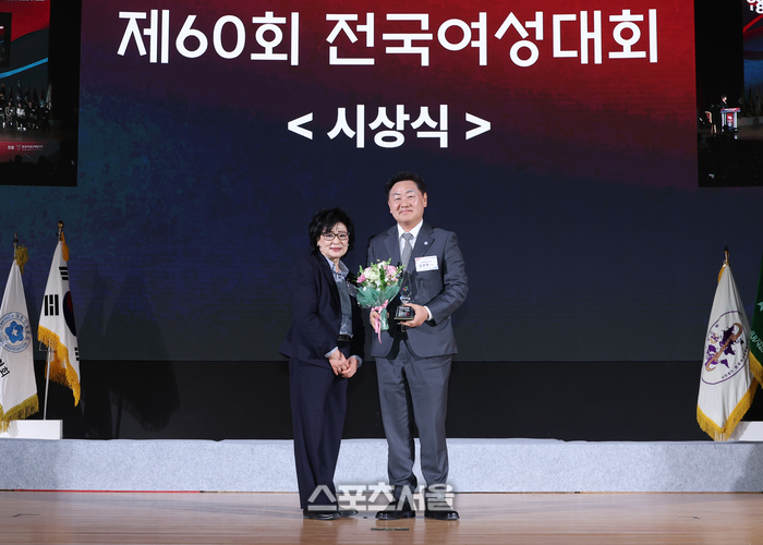 김관영 전북도지사,  ‘제60회 전국여성대회’서 ‘우수지방자치단체장상’ 수상