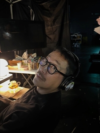 하정우 감독, 촬영장에서도 웃음 폭발!...‘윗집 사람들’ 화기애애 비하인드 공개!