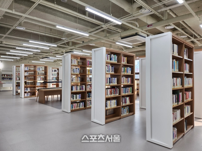 구성도서관 서가. 제공=용인시