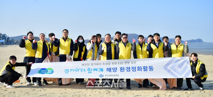 경기신보, 대부도서 ‘경기바다 함께해(海)’ 해양 정화 활동 진행