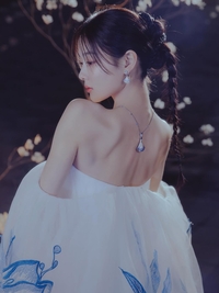 김유정, ‘19금 드라마’ 찍더니 과감해졌다!...몽환 비주얼