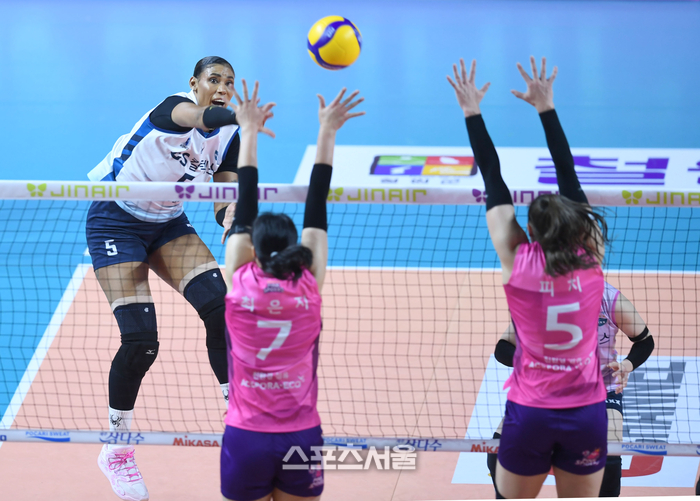 [포토] 실바 ‘정면승부다’