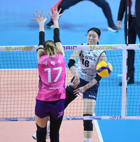 [포토] 권민지 ‘블로킹을 피해서’