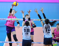 [포토] 레베카 ‘빈 곳이 보여’