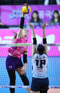 [포토] 레베카 ‘혼자 오셨나요?’