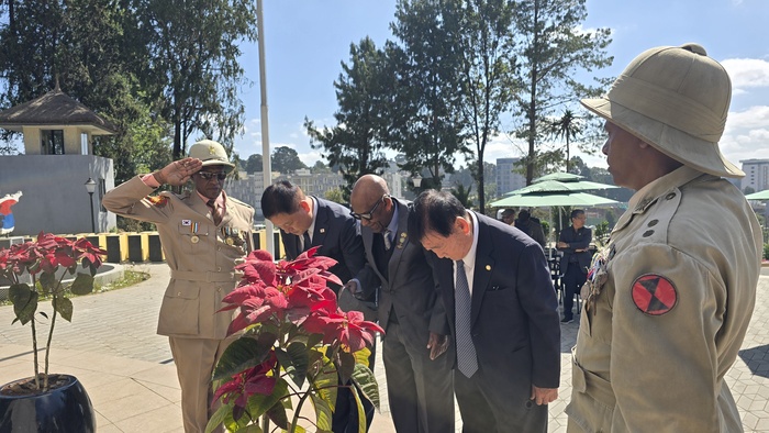 춘천시 대표단, 에디오피아 한국전 참전기념비 참배