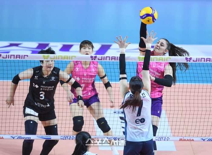 [포토] 피치 ‘혼자는 나 못막아’