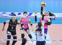 [포토] 피치 ‘혼자는 나 못막아’