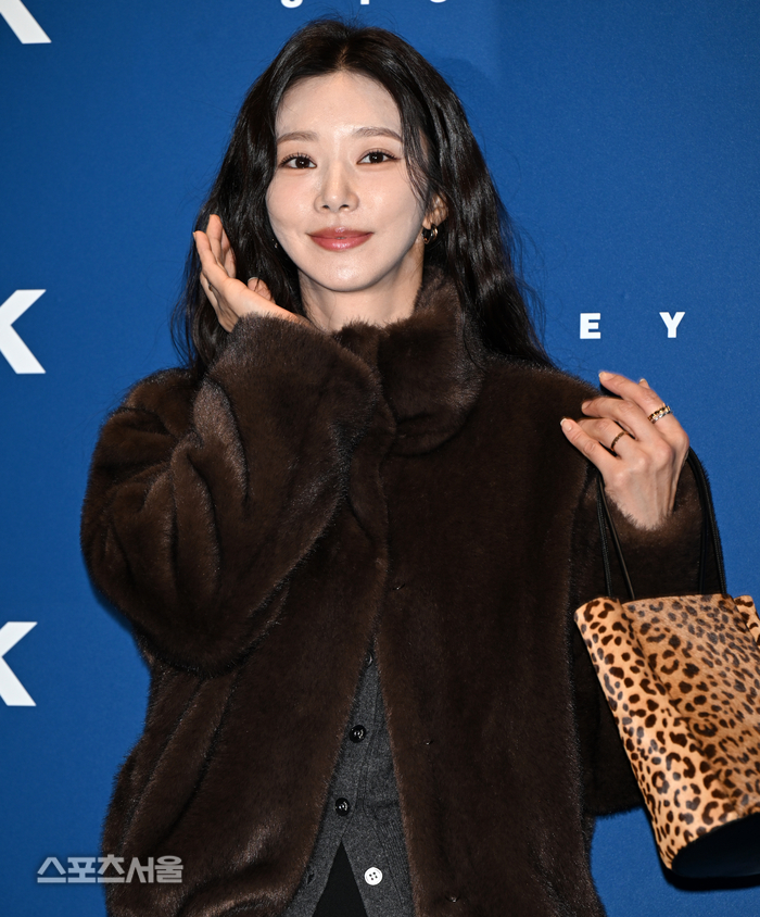 이주빈, 시슬리(SISLEY) 포토콜서 럭셔리 퍼 재킷으로 겨울 패셔니스타 면모 과시! [이주상의 e파인더]