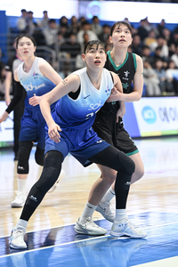 ‘초강력 수비-압도적 리바운드’ 신한은행 미친 경기력, 질 이유가 없었다…최윤아 감독 ‘첫 승’ [SS시선집중]