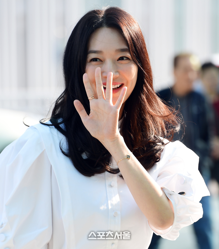 출국하는 신민아, 잘 갔다 올게요! [포토]