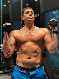 ‘레전드 만취 주사’ 한방에 지웠다…줄리엔강 ‘절구펀치’로 폭격