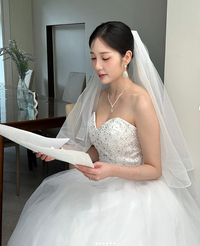 윤채경, 이용대와 열애설 속 웨딩드레스 자태...“걸그룹→배우 변신 성공”