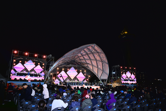 엑스포 잔디광장 공연시설(설악문화제 개막식) 사진|속초시청