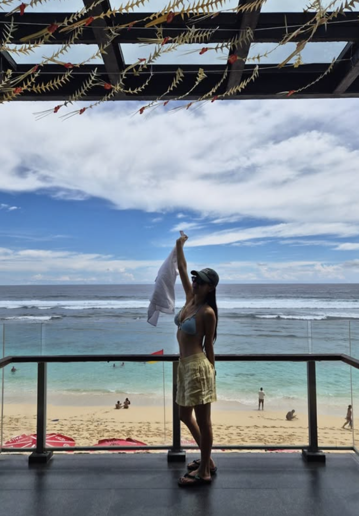 소유 ‘뼈말라 비키니’ 근황…“살이 어디까지 빠지려나”