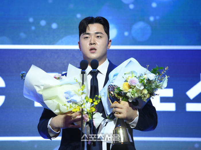 [포토] NC 김형준, 포수부문 수비상 수상