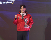 [포토] 이태양, KIA 옷 입고 파이팅!