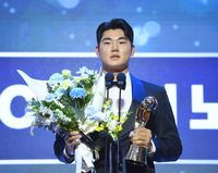 [포토] NC 김주원, 유격수부문 수비상 수상