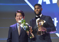 [포토] 디아즈, 타자부문 트로피 3개 수집!