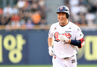 “38세 포수가 해냈다” 두목곰 양의지, 6년 만의 타격왕 복귀…‘올해의 반전상’ 품에 안다 [올해의 상 D-9]