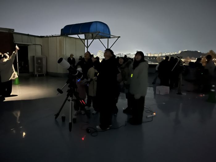 「제 28회 공개 천체관측회 – 화가의 별빛 팔레트」 강원대학교 과학교육학부 지구과학전공. 사진|강원연구원 부설 강원과학문화거점센터