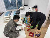 [강원소방]홍천, 돌봄 대상 가구에 주택용 소방시설 보급 및 안전 교육