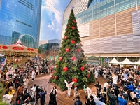 10분 만에 매진! ‘롯데타운 크리스마스 마켓’ 오픈하자마자 불판 달궜다