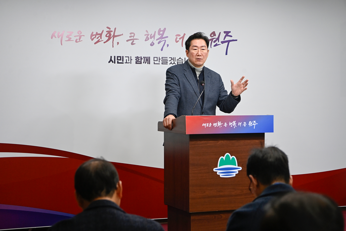 원강수 원주시장이 11월 25일 언론브리핑을 통해 ‘이동 시장실 운영 결과와 향후 계획’을 밝혔다. 사진|원주시청