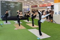 ‘바닥재 브랜드에서 요가를?’…KCC글라스 홈씨씨, 하이엔드 웰니스 바닥재 ‘포레스톤’