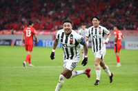 ‘2골1도움’ 린가드, 中장린펑 ‘아찔 태클’에 격노…그러나 90분 내내 ‘캡틴의 자태’ FC서울 반전 이끌다 [상하이 현장]