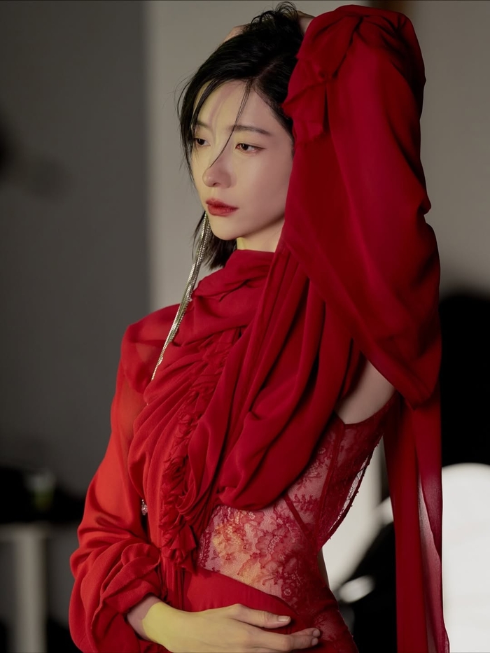 박지현, 블랙 망사 빼꼼 보이며 “이렇게 섹시했나?”