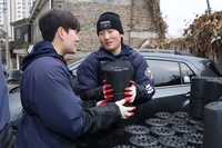 “추운 겨울 조금이나마…” 두산, 팬과 함께 ‘사랑의 연탄 나눔’ 진행