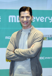 “양쪽 얘기 들어봐야 한다”던 알베르토 몬디, 결국 일제강점기 왜곡 발언 사과 [전문]