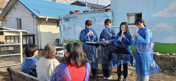 원주 북원초, 알뜰시장 수익금 ‘사랑의 연탄 나눔 봉사’