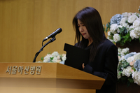 [포토] 눈물로 고(故) 이순재 추도사 하는 하지원